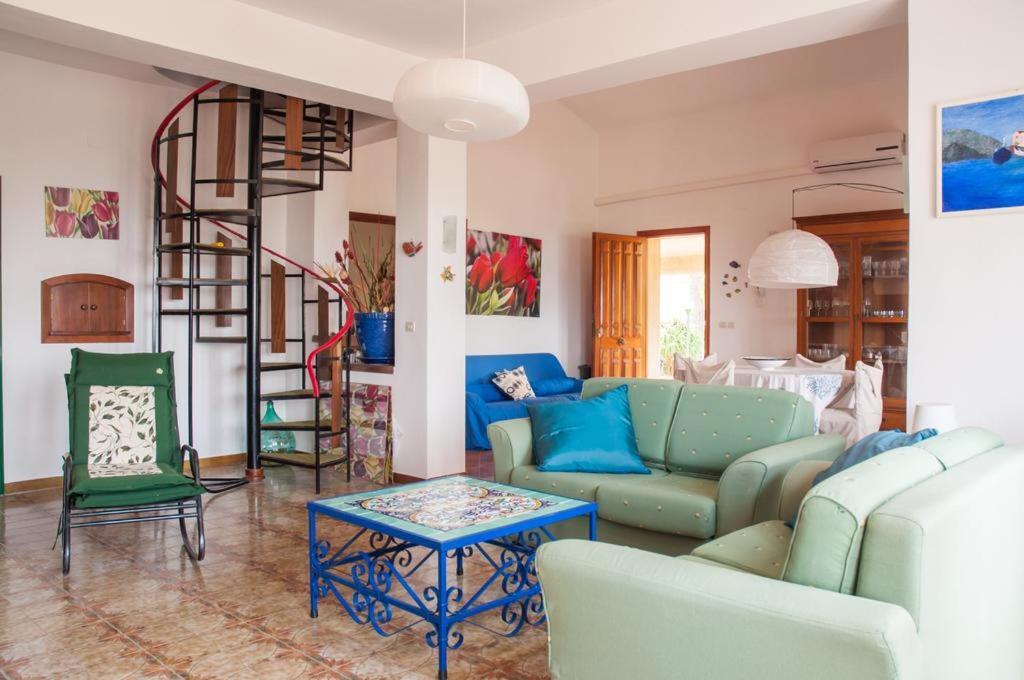 Holiday Home Cala Bianca Кастелламмаре-дель-Гольфо Номер фото